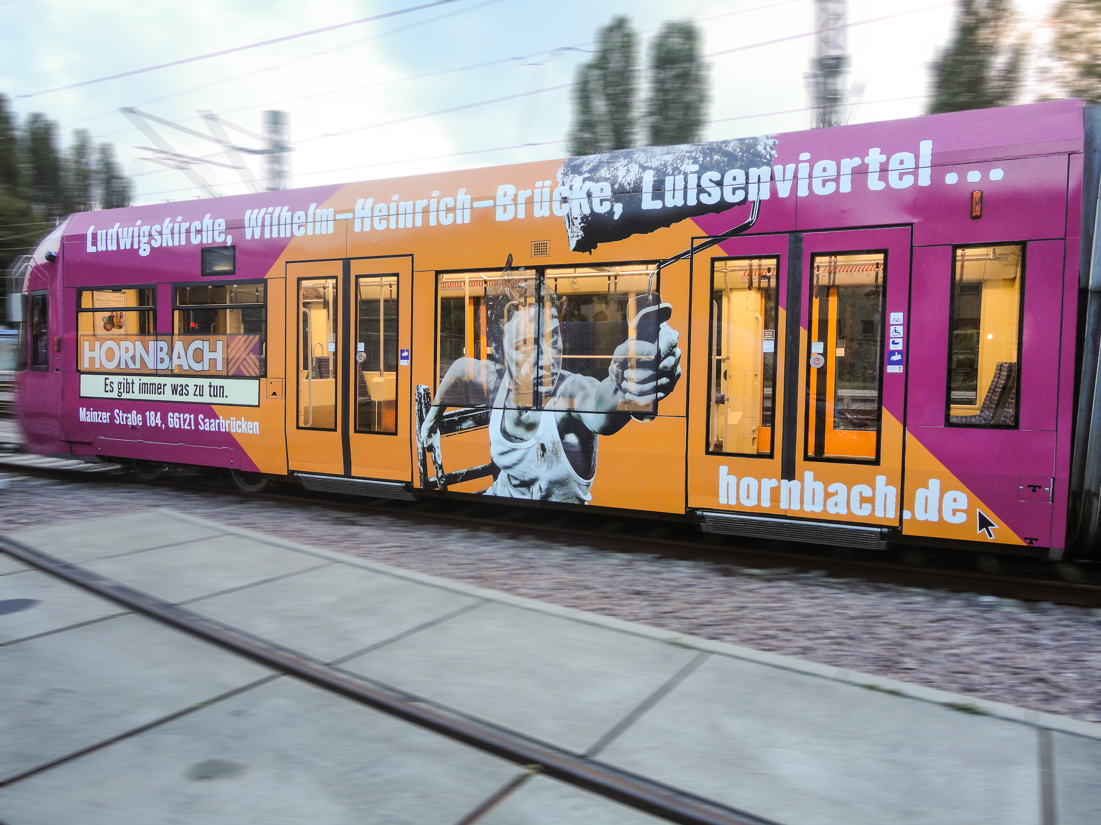 Straßenbahnwerbung in Saarbrücken • Hornbach