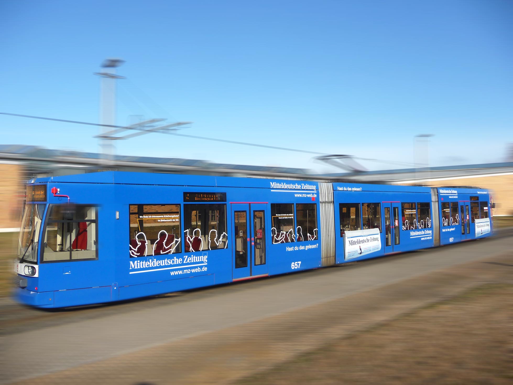 Straßenbahnwerbung - Mitteldeutsche Zeitung - links