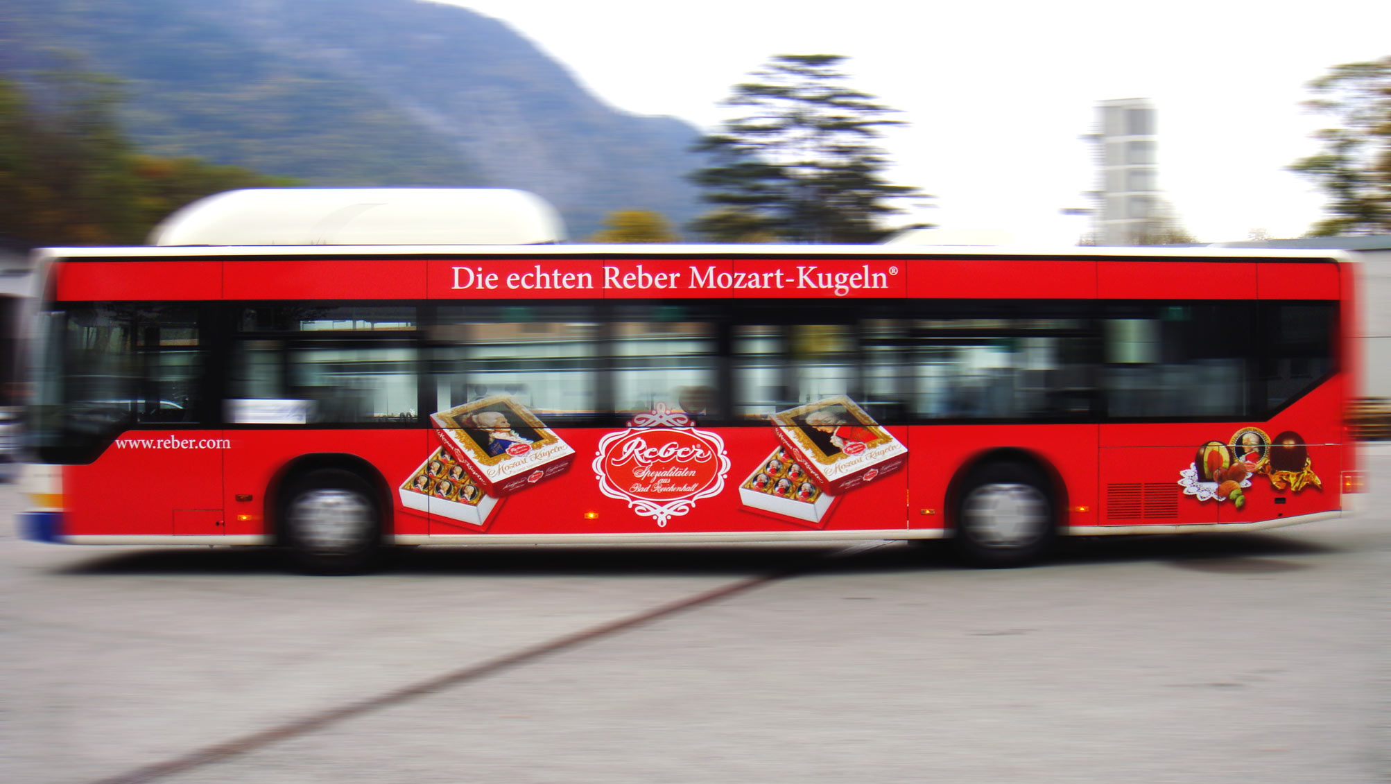 Buswerbung - Reber Mozartkugeln - Fahrerseite